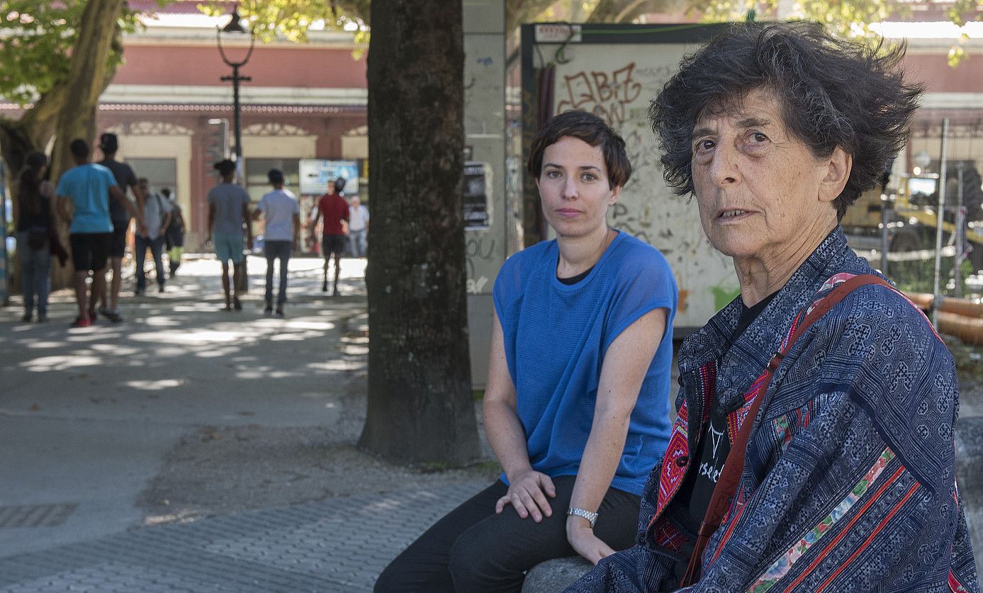 June Crespok eta Esther Ferrerrek ez zuten elkar ezagutzen. Argazkian, joan den asteartean, Donostian. ARGAZKIAK: ANDONI CANELLADA / ARGAZKI PRESS. June Crespok eta Esther Ferrerrek ez zuten elkar ezagutzen. Argazkian, joan den asteartean, Donostian. ARGAZKIAK: ANDONI CANELLADA / ARGAZKI PRESS.