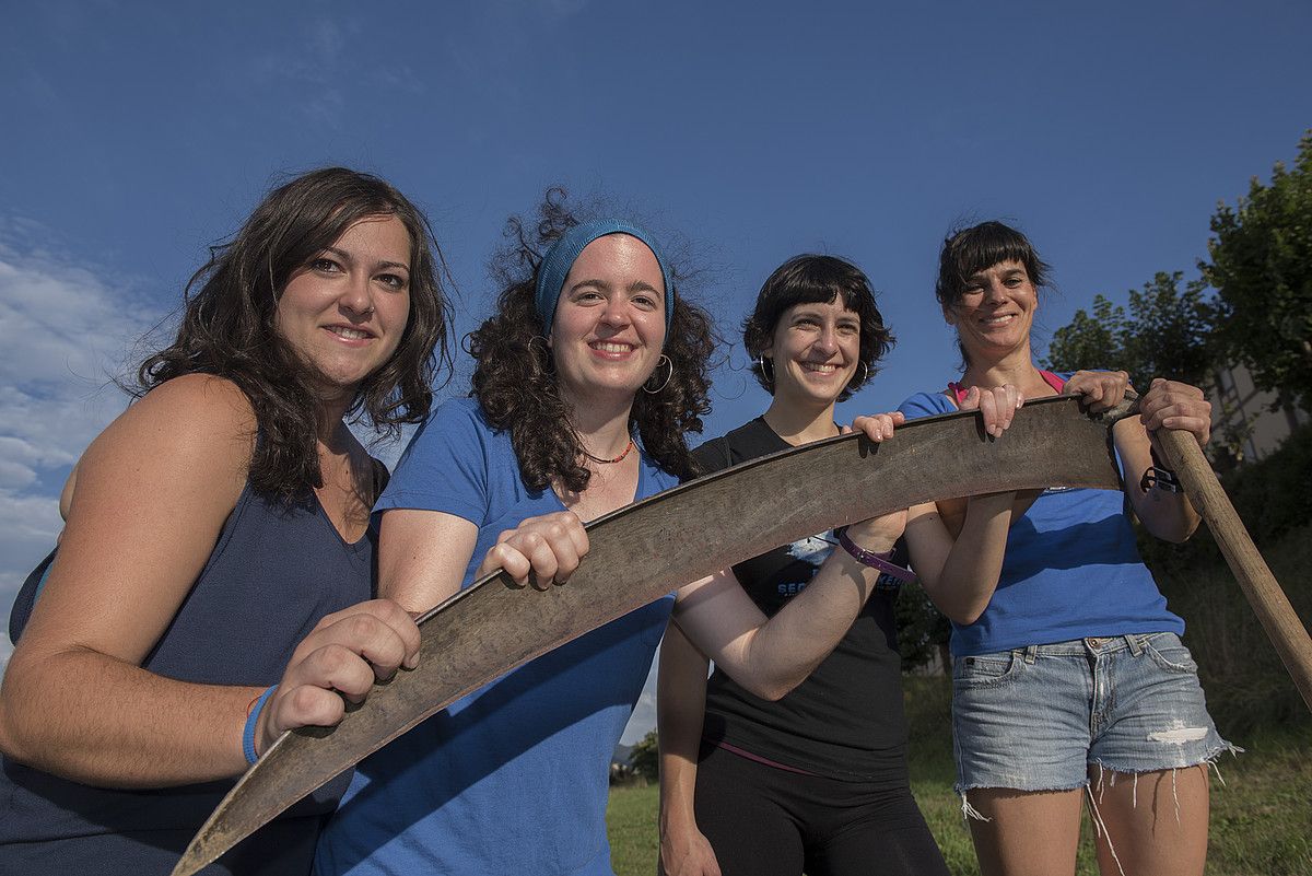 Alaitz Imaz, Ainara Otamendi, Ainhoa Galarraga eta Ainhoa Mazkiaran, aste honetan, Tolosako Iurramendiko zelaietan. ANDONI CANELLADA / ARGAZKI PRESS.