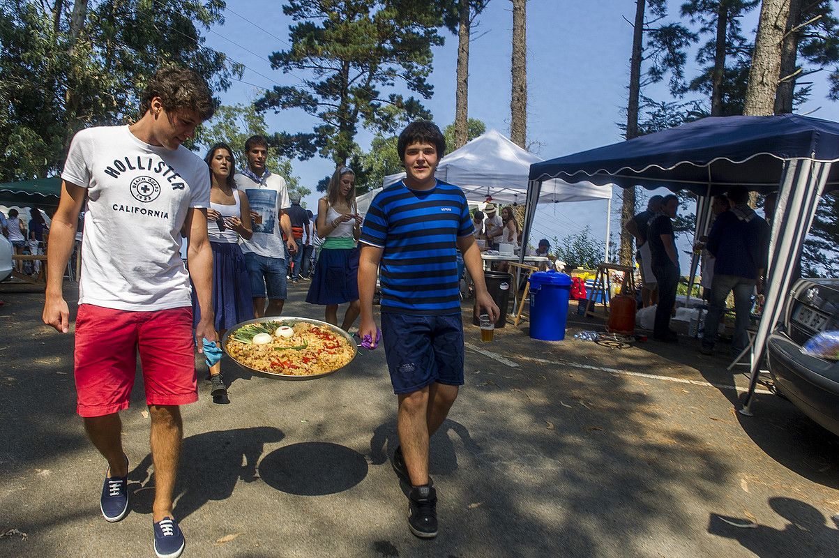 Bakioko kirol taldeak lagunduta, paella lehiaketa egingo da astelehenean. MONIKA DEL VALLE / ARGAZKI PRESS.