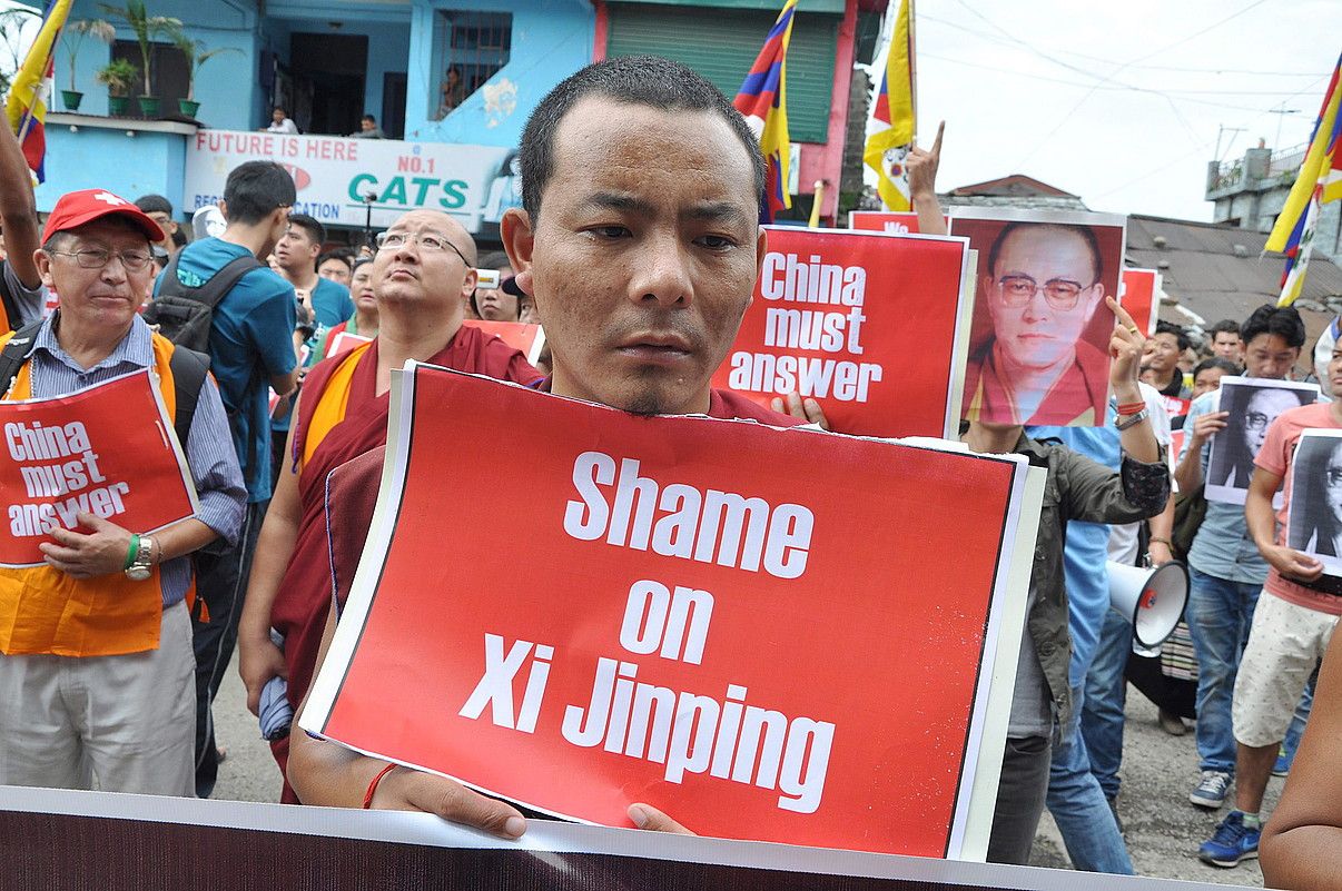 Xi Jinping Txinako presidentearen aurkako protestari tibetarrak, Dharamsalan, Indian, uztailean. SANJAY BAID / EFE.