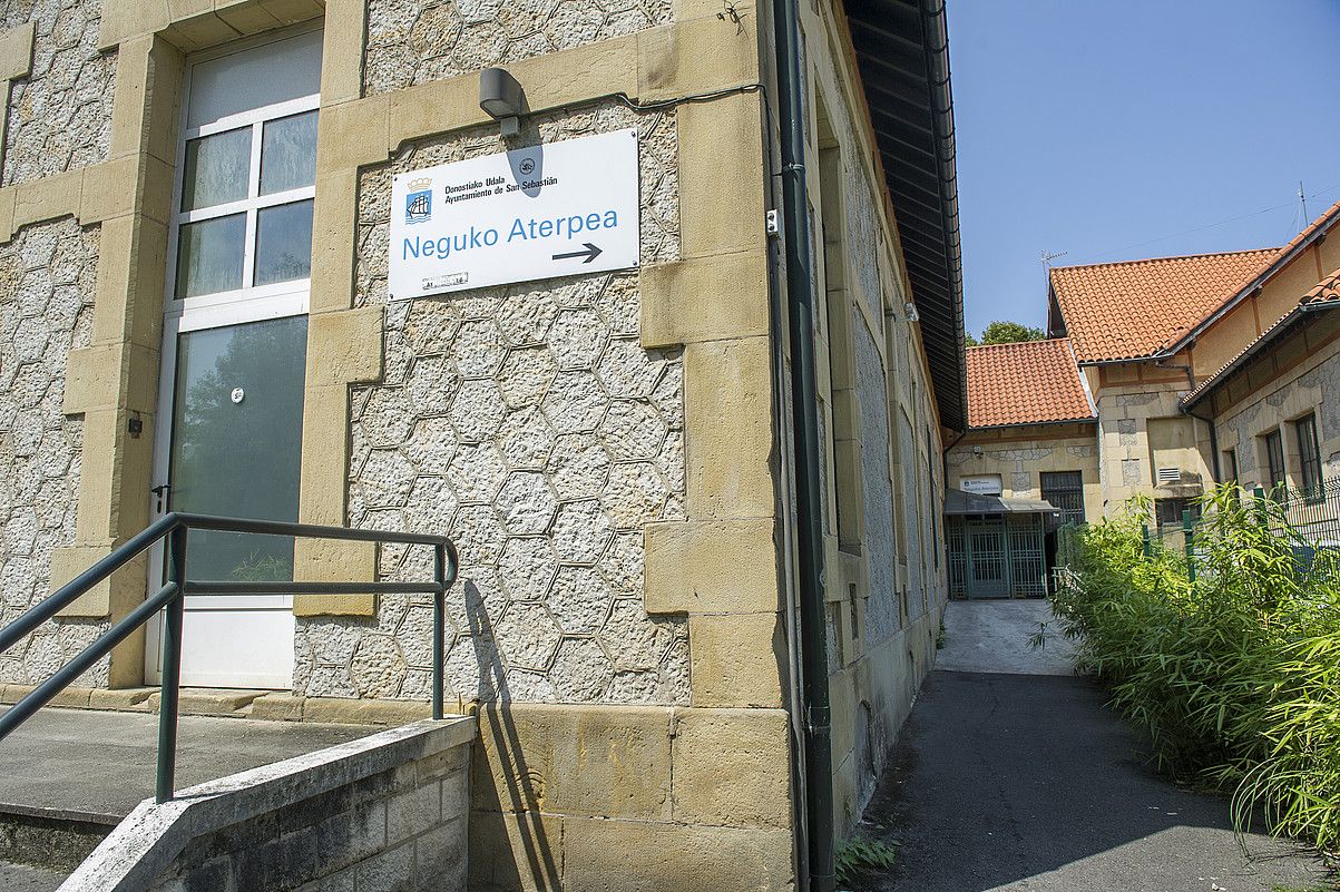 Donostiako Zorroaga auzoan dago Gaurko Aterpea; 2012ra arte Neguko Aterpea zuen izena, eta hilabete hotzenetan baino ez zegoen zabalik. Egun, aldiz, 11 hilabetetan. GORKA RUBIO / ARGAZKI PRESS. Donostiako Zorroaga auzoan dago Gaurko Aterpea; 2012ra arte Neguko Aterpea zuen izena, eta hilabete hotzenetan baino ez zegoen zabalik. Egun, aldiz, 11 hilabetetan. GORKA RUBIO / ARGAZKI PRESS.