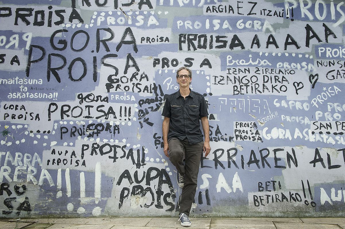 Orain berriro jaioterrian bizi arren,Laurent Dufrechek hogei urtetik gora egin zituen Madrilen. JON URBE / ARGAZKI PRESS. Orain berriro jaioterrian bizi arren,Laurent Dufrechek hogei urtetik gora egin zituen Madrilen. JON URBE / ARGAZKI PRESS.