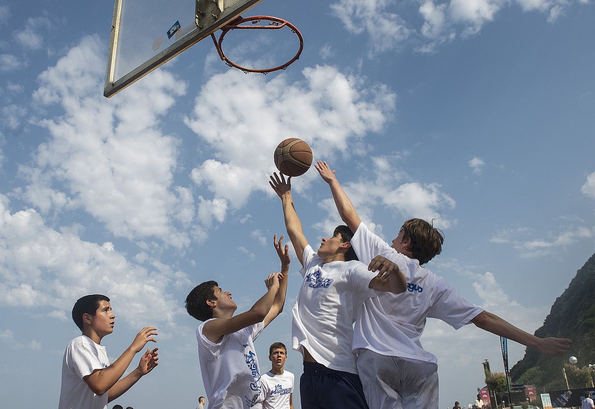 Guztira, 25 taldek eman dute izena Sagueseko 3x3 saskibaloi txapelketan. JON URBE / ARGAZKI PRESS.