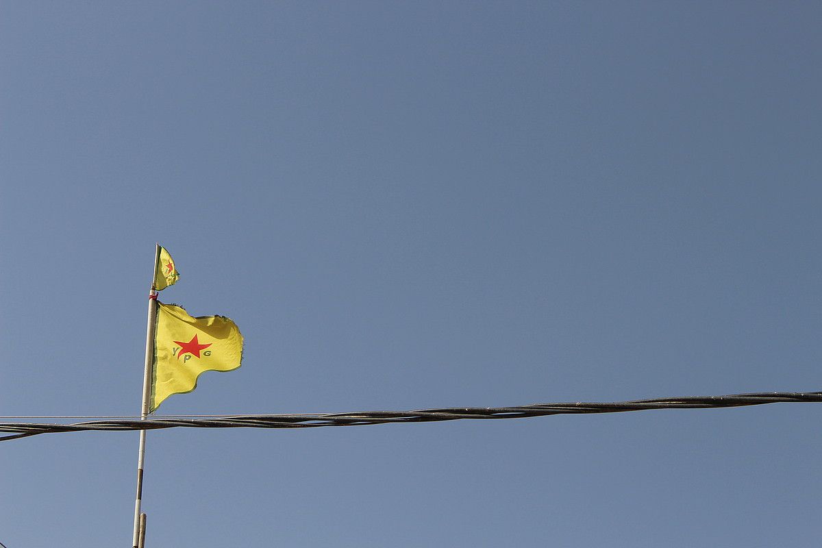 Mendebaldean saiatu dute lehenbiziko aldiz eredu konfederala; YPG eta YPJ gerrillen defentsak eman die, neurri handi batean, horretarako aukera. SAMARA VELTE. Mendebaldean saiatu dute lehenbiziko aldiz eredu konfederala; YPG eta YPJ gerrillen defentsak eman die, neurri handi batean, horretarako aukera. SAMARA VELTE.