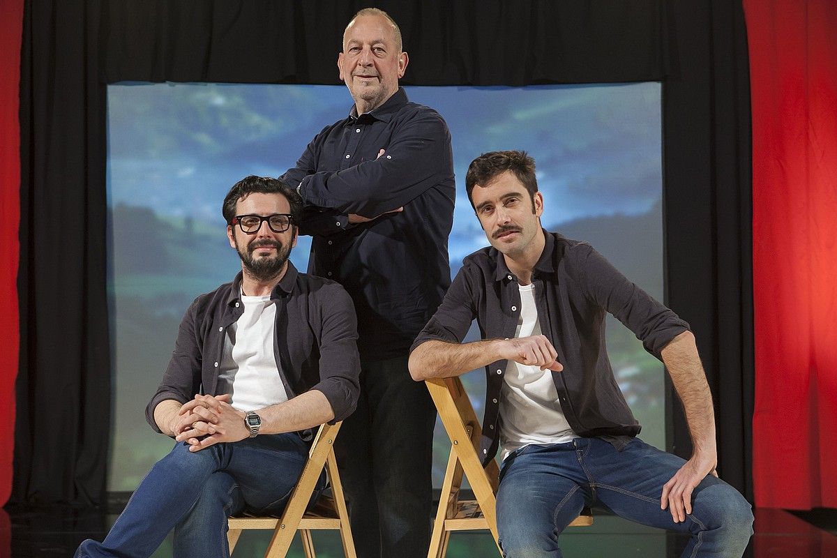 Mikel Pagadizabal, Sebastian Lizaso eta Zuhaitz Gurrutxaga, Herri txiki, infernu handi saioko kideak. EITB.