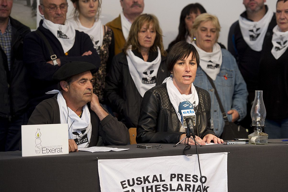 Nazio batzarraren berri eman zuen atzo Etxerat-ek iruñean. IÑIGO URIZ/ ARGAZKI PRESS. Nazio batzarraren berri eman zuen atzo Etxerat-ek iruñean. IÑIGO URIZ/ ARGAZKI PRESS.