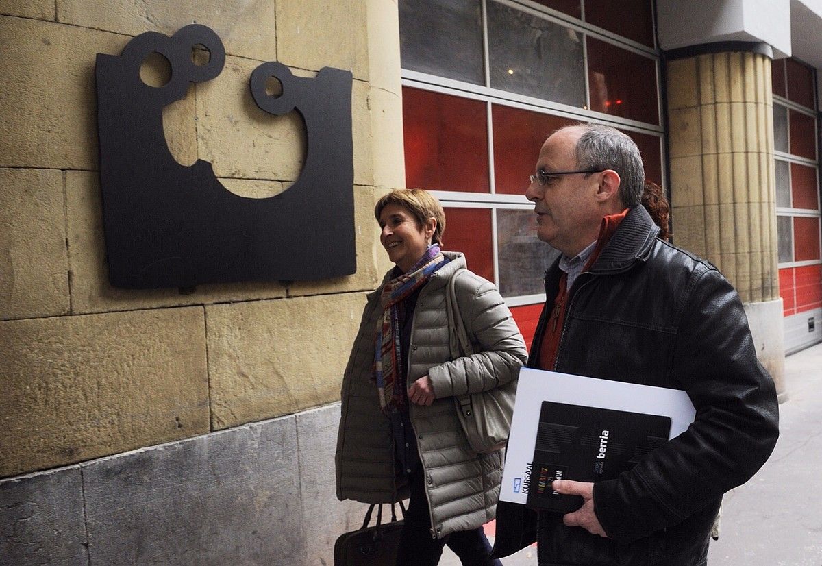 Izagirre, Donostia 2016 fundazioaren bilera baterako bidean. JON URBE / ARP. Izagirre, Donostia 2016 fundazioaren bilera baterako bidean. JON URBE / ARP.