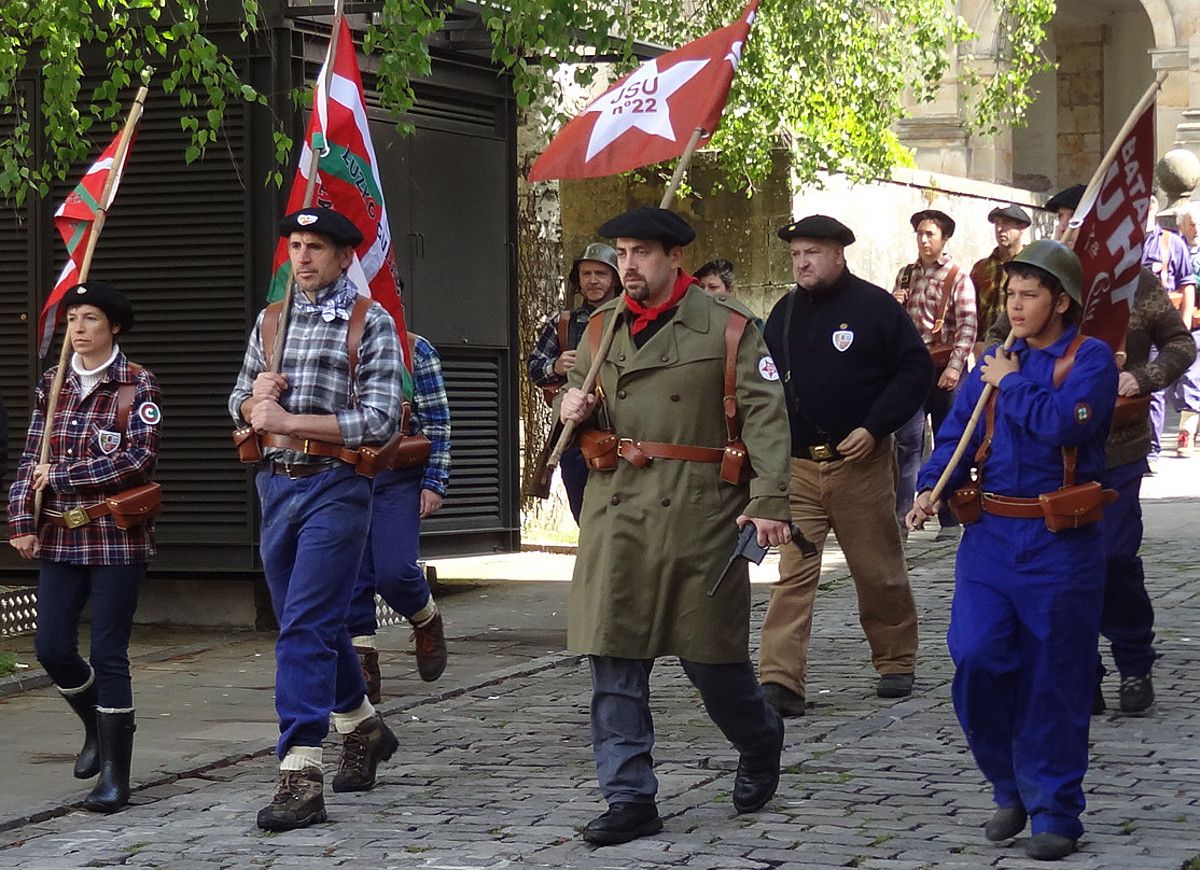 Intxortako gudaren antzezpena egingo dute 150 lagunek, bihar goizean. INTXORTA 1973 KULTUR ELKARTEA. Intxortako gudaren antzezpena egingo dute 150 lagunek, bihar goizean. INTXORTA 1973 KULTUR ELKARTEA.