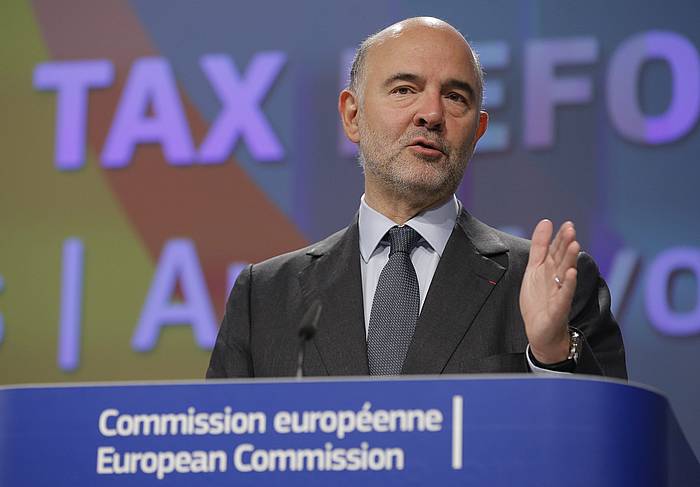 Pierre Moscovici EBko Ekonomia eta Finantza gaietarako komisarioa, sozietate zerga erreformatzeko neurrien aurkezpenenean. OLIVIER HOSLET / EFE