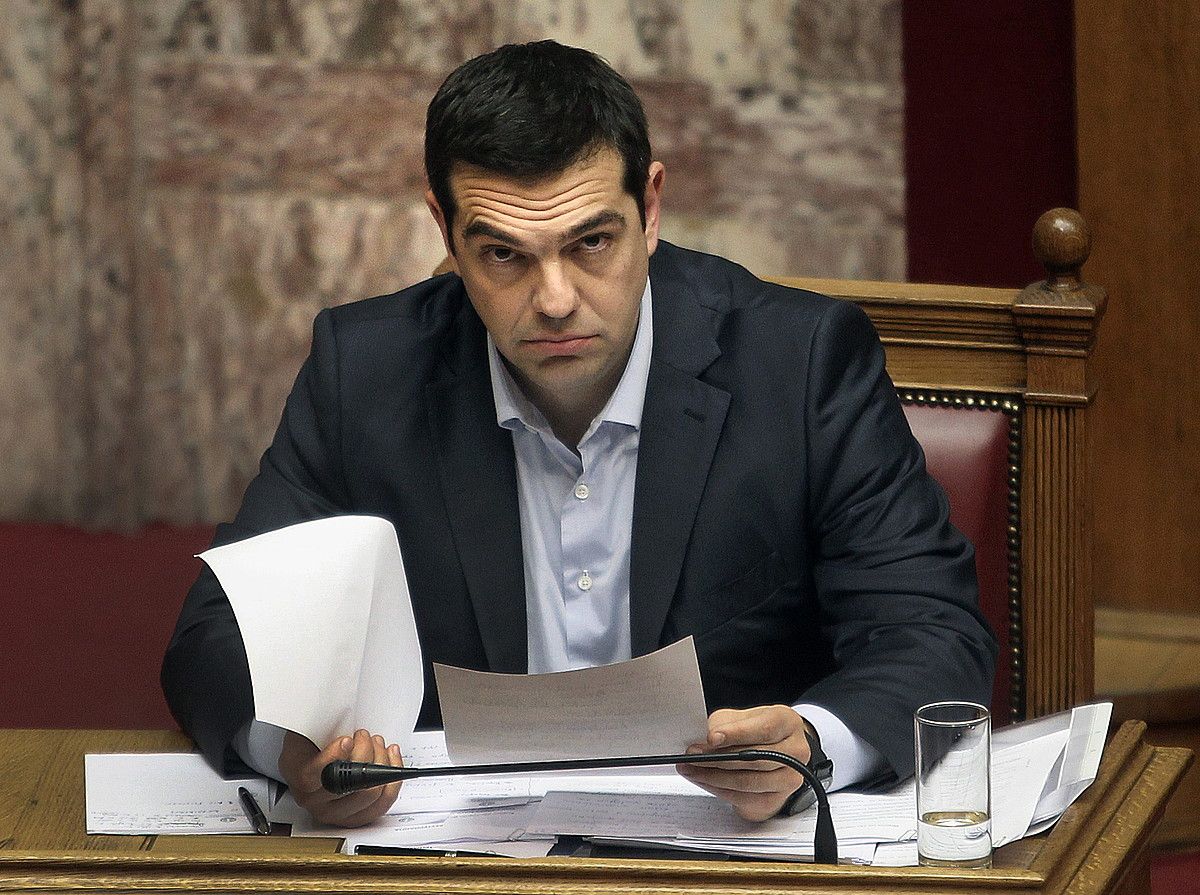 Alexis Tsipras Greziako lehen ministroa, Atenasko parlamentuko saio batean. SIMELA PANTZARTZI / EFE.