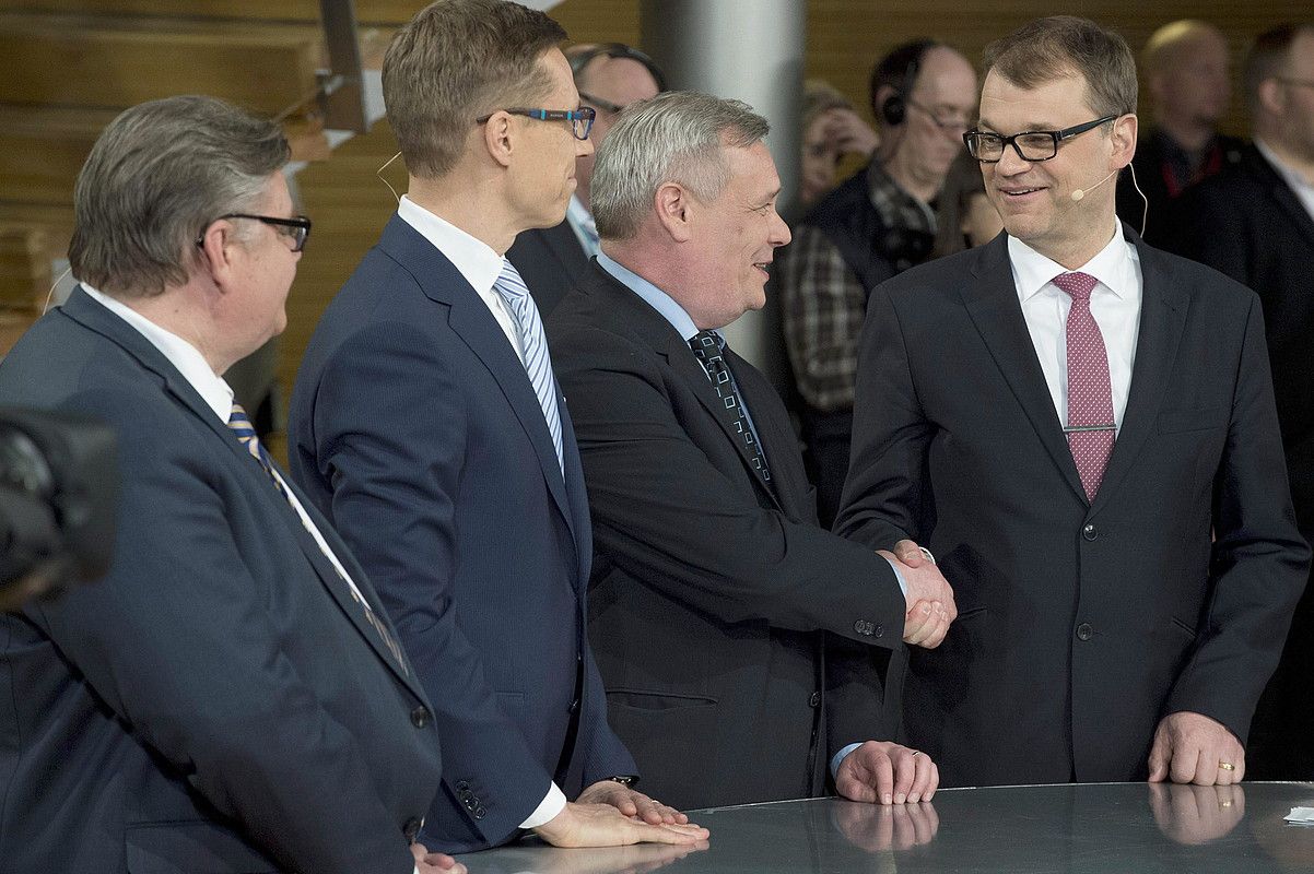 Ezker-eskuin: Soini, Stubb, Antti Rinne (SDP) eta Sipila. MARKKU OJALA / EFE. Ezker-eskuin: Soini, Stubb, Antti Rinne (SDP) eta Sipila. MARKKU OJALA / EFE.