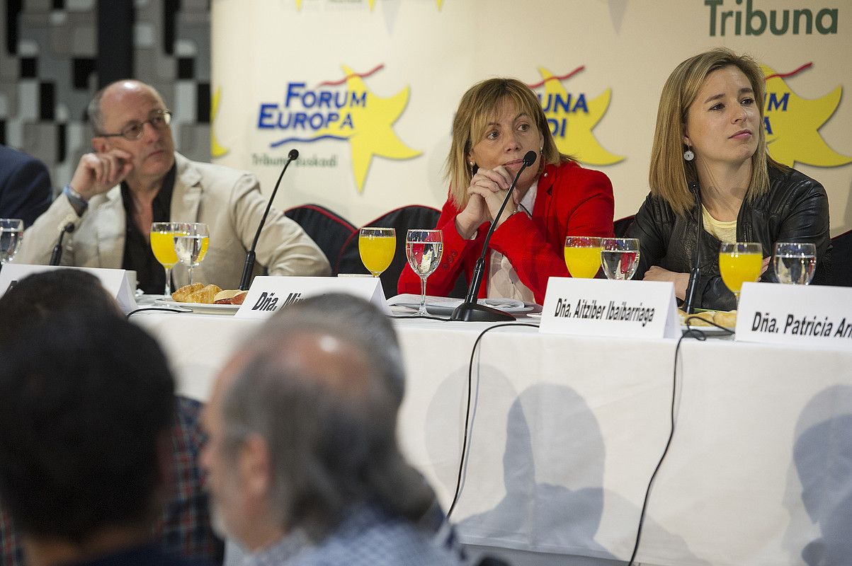 EH Bilduk Donostia, Gasteiz eta Bilborako dituen alkategaiak, atzoko hitzaldi sortan. MONIKA DEL VALLE / ARGAZKI PRESS.