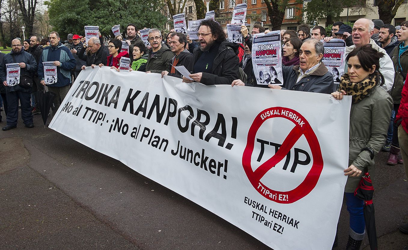 Itunaren aurka otsailean Bilbon egindako protesta. LUIS JAUREGIALTZO / ARGAZKI PRESS.