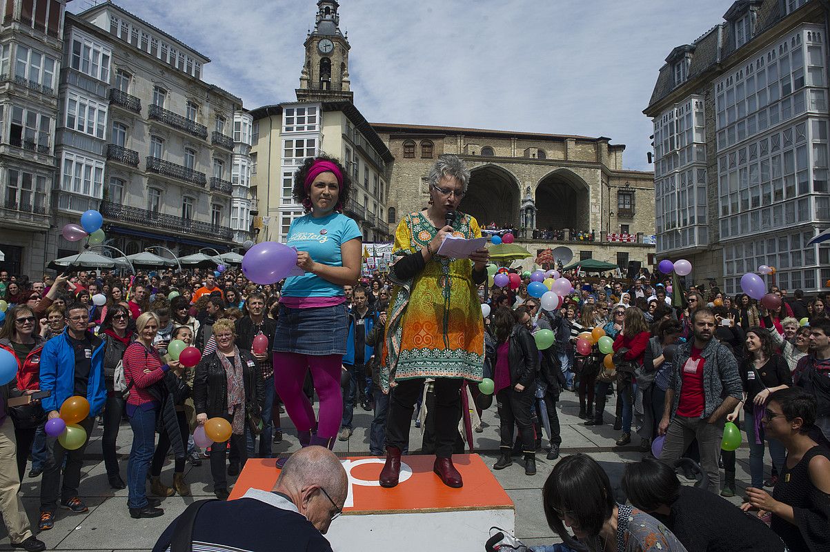 ,Jendetza bildu zuen Gora Gasteiz Egunak hiri osoan. RAUL BOGAJO / ARGAZKI PRESS.