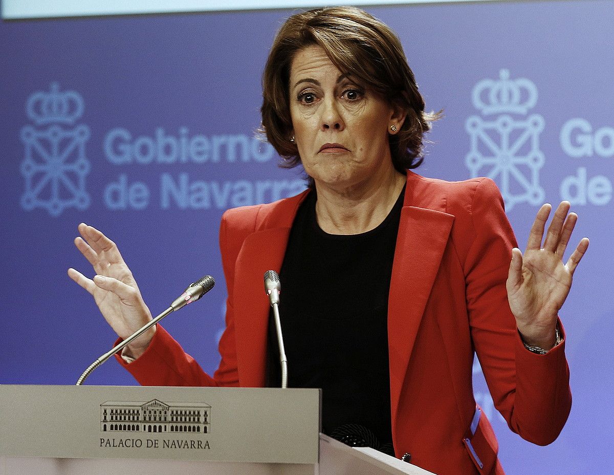 Yolanda Barcina, atzo, Nafarroako Gobernuaren egoitzan, prentsaurrekoa ematen. JESUS DIGES / EFE. Yolanda Barcina, atzo, Nafarroako Gobernuaren egoitzan, prentsaurrekoa ematen. JESUS DIGES / EFE.