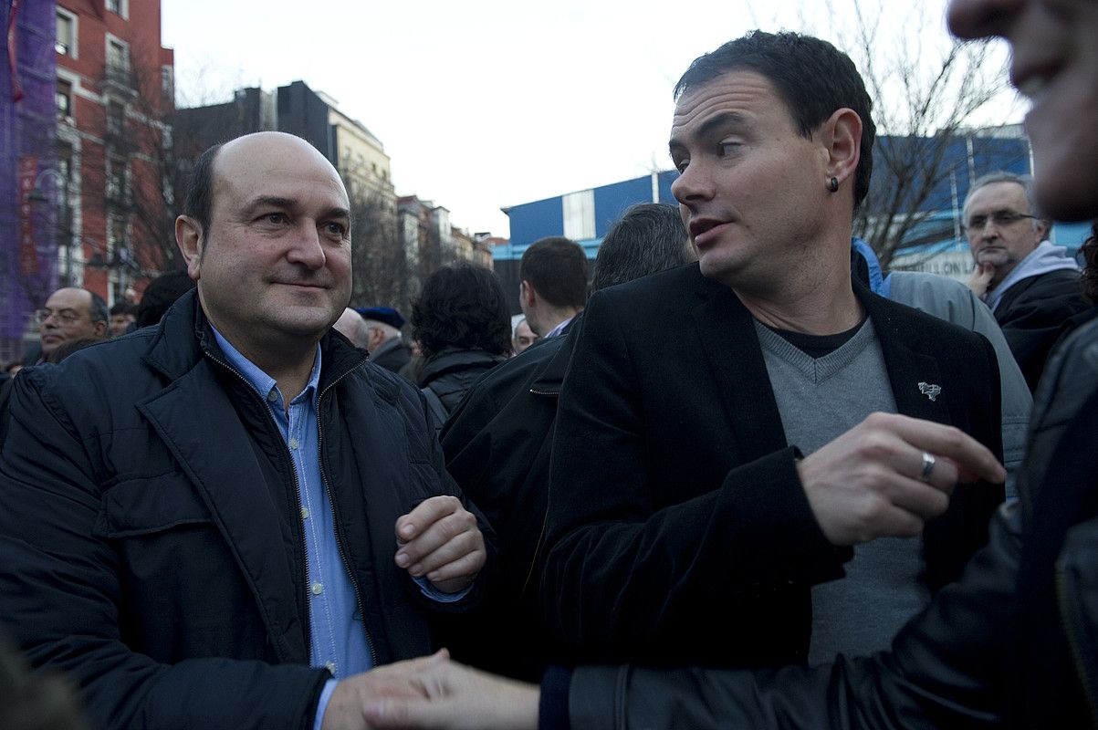 Andoni Ortuzar eta Hasier Arraiz, 2014ko urtarrilean presoen eskubideen alde egindako manifestazioan. RAUL BOGAJO / ARP. Andoni Ortuzar eta Hasier Arraiz, 2014ko urtarrilean presoen eskubideen alde egindako manifestazioan. RAUL BOGAJO / ARP.