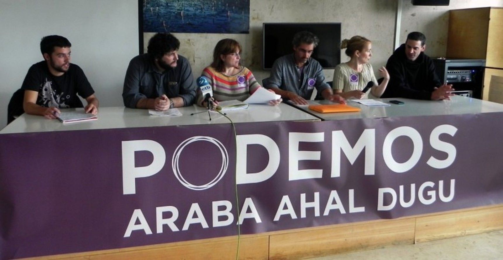 Arabako Podemos Ahal Duguko kideak, agerraldi batean. BERRIA.