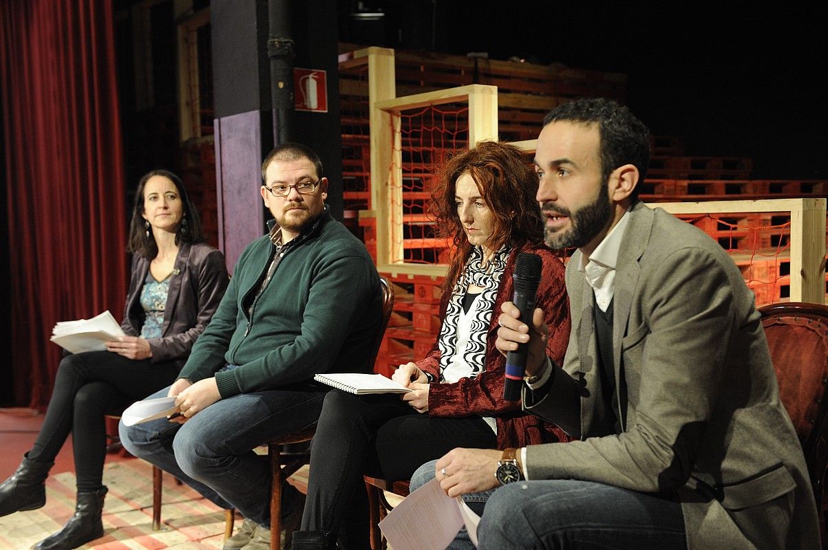 Inesa Ariztimuño, Xabi Paya, Elena Aranbarri eta Iker Uson, atzo, Donostia 2016ren gunean. ANDONI CANELLADA / ARGAZKI PRESS.
