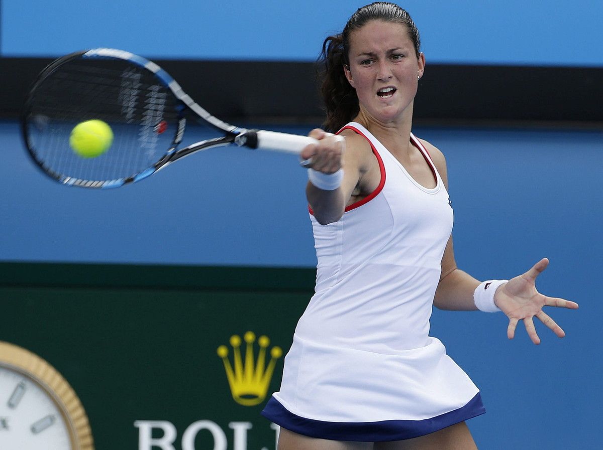 Lara Arruabarrena, pilota jotzen, atzo. BARBARA WALTON / EFE.