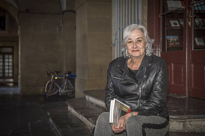Arantxa Urretabizkaia prentsaurrekoa hasi baino lehen, gaur, Donostian. GORKA RUBIO / ARGAZKI PRESS