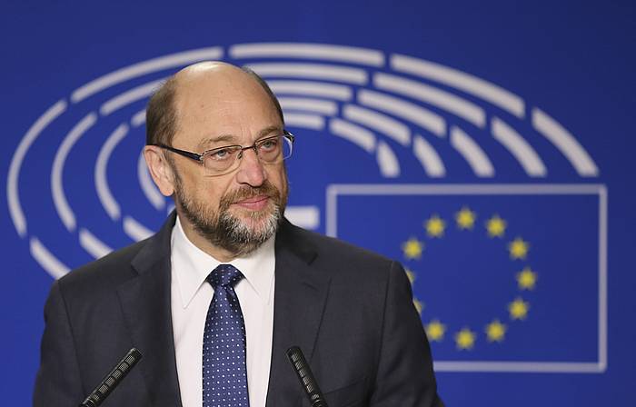 Martin Schulz, atzo goizean, bere asmoen berri emateko prentsaurrekoan. STEPHANIE LECOCQ / EFE
