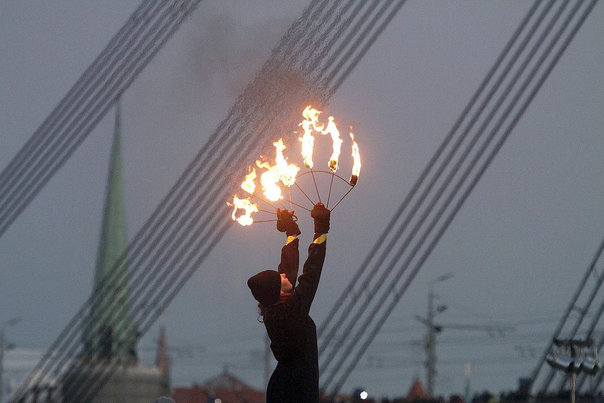 2014ko kultur hiriburutza urtarrilaren 18an egindako festa handi batekin hasi zuen Rigak. VALDA KALNINA / EFE.