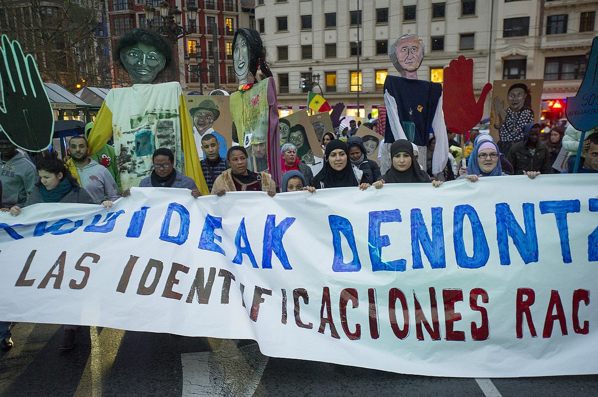 Identifikazioen aurkako manifestazioa, Bilbon. MARISOL RAMIREZ / ARGAZKI PRESS.