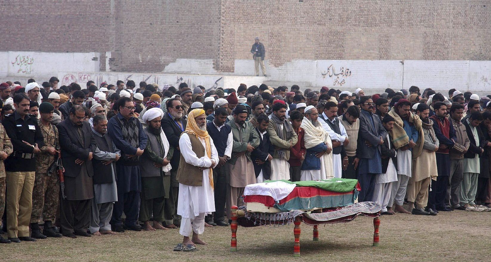 Zargham Mazhar ikaslearen hileta, atzo, Pakistango Khanewal hirian. FAISAL KARIM / EFE. Zargham Mazhar ikaslearen hileta, atzo, Pakistango Khanewal hirian. FAISAL KARIM / EFE.