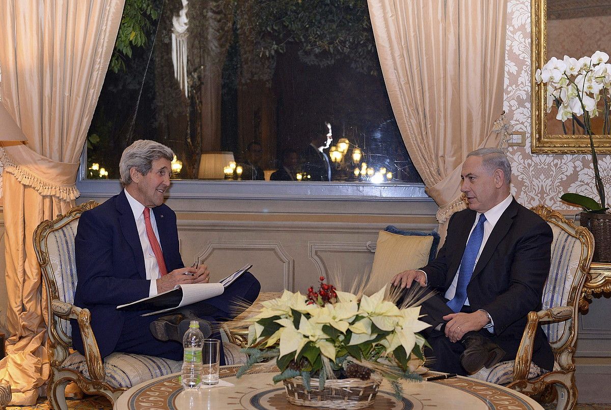 John Kerry eta Benjamin Netanyahu, Erromako hitzorduan. A.B. GERSHON / EFE. John Kerry eta Benjamin Netanyahu, Erromako hitzorduan. A.B. GERSHON / EFE.