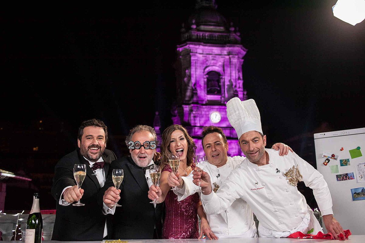 Ander Gonzalez, Ramon Roteta, Sara Gandara, Berasategi (Iker Galarza) eta Argiñano (Anjel Alkain). EITB. Ander Gonzalez, Ramon Roteta, Sara Gandara, Berasategi (Iker Galarza) eta Argiñano (Anjel Alkain). EITB.