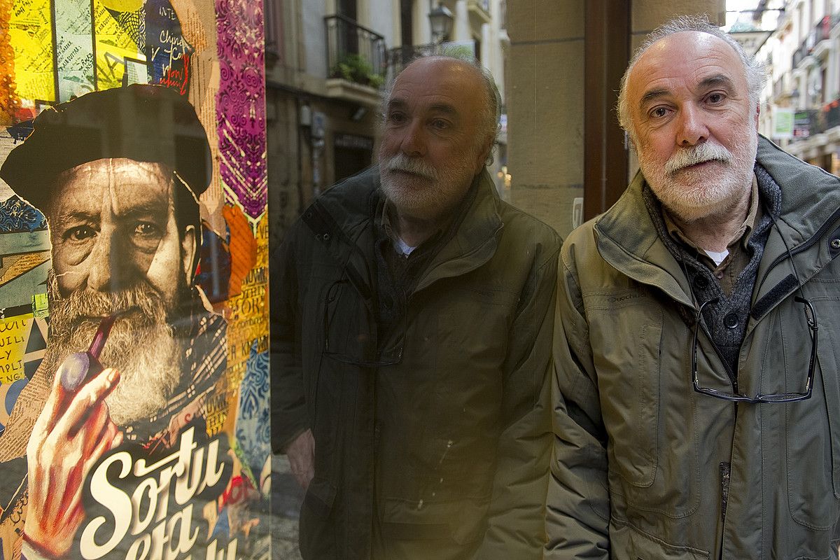 Juan Mari Beltran, atzo, Donostian, Hots-larretan diskoa aurkeztu aurretik. JUAN CARLOS RUIZ / ARGAZKI PRESS. Juan Mari Beltran, atzo, Donostian, Hots-larretan diskoa aurkeztu aurretik. JUAN CARLOS RUIZ / ARGAZKI PRESS.