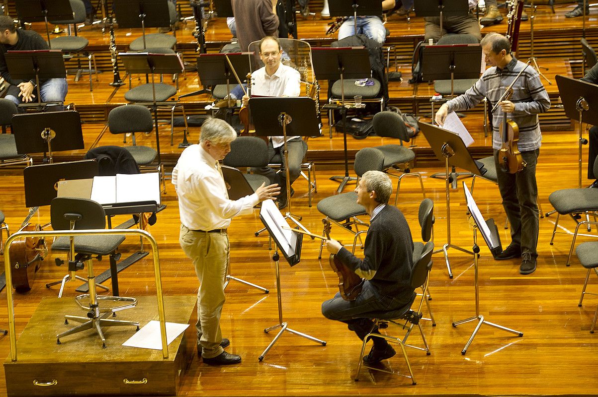 Arturo Tamayo, atzo, Euskadiko Orkestra Sinfonikoarekin egindako entseguan. JUAN CARLOS RUIZ / ARGAZKI PRESS.