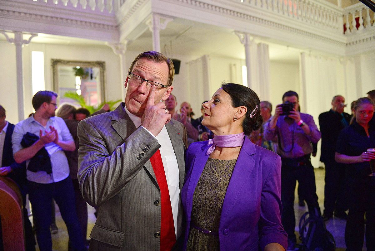 Bodo Ramelow Die Linkeko buruzagia, Germana Alberti von Hofe emaztearekin. MARTIN SCHUTT / EFE.