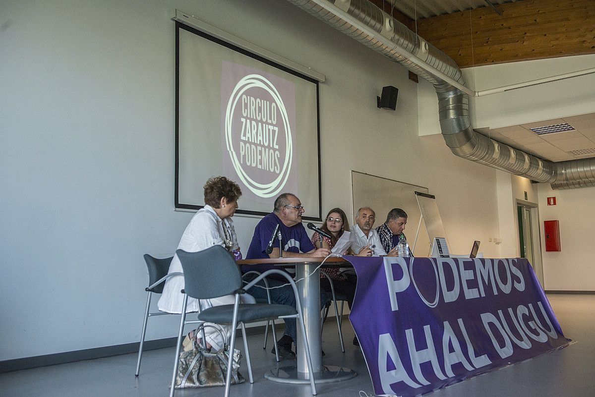 Zarauzko Podemos-Ahal Duguko kideak, urrian, batzar batean. GORKA RUBIO / ARP. Zarauzko Podemos-Ahal Duguko kideak, urrian, batzar batean. GORKA RUBIO / ARP.