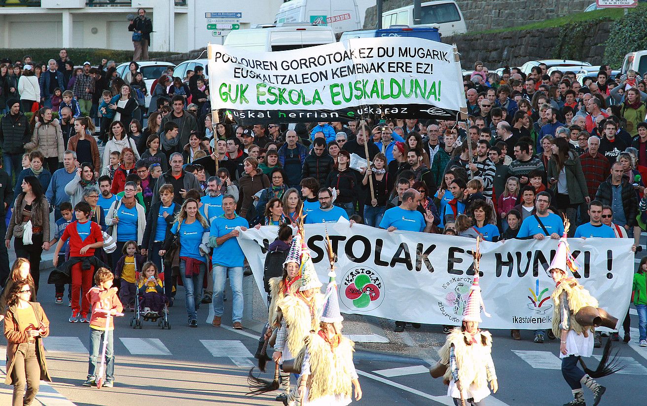 Milaka pertsona bildu ziren Ziburun Kaskarotenearen alde, azaroan. BOB EDME.