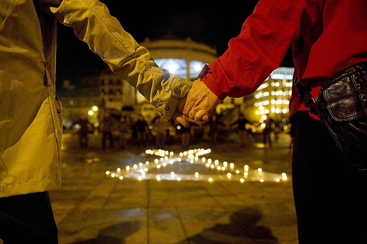 Gizonen protesta bat, Iruñean, Gazteluko plazan, emakumeen aurkako indarkeriaren kontra. IDOIA ZABALETA / ARGAZKI PRESS.