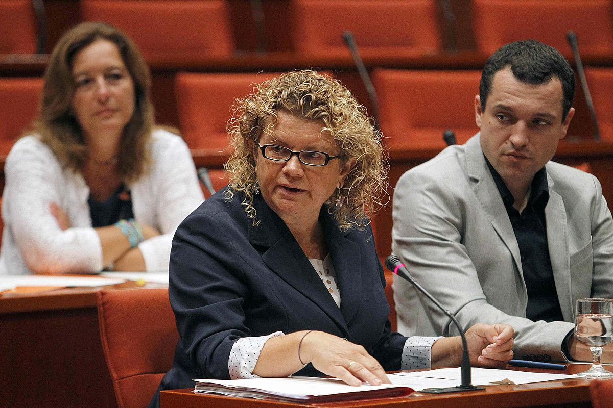 Marina Geli, Kataluniako Parlamentuko bilkura batean. TONI ALBIR / EFE. Marina Geli, Kataluniako Parlamentuko bilkura batean. TONI ALBIR / EFE.