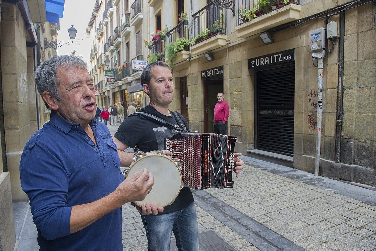 Kupelako Larrañaga eta Zabale, diskoa aurkezten, Donostian. A. CANELLADA / ARP.