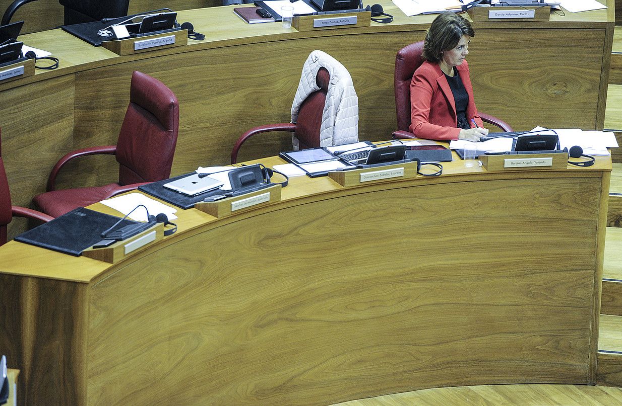 Oposizioak Barcina gaitzetsi du VWren auzian epel jokatzeagatik