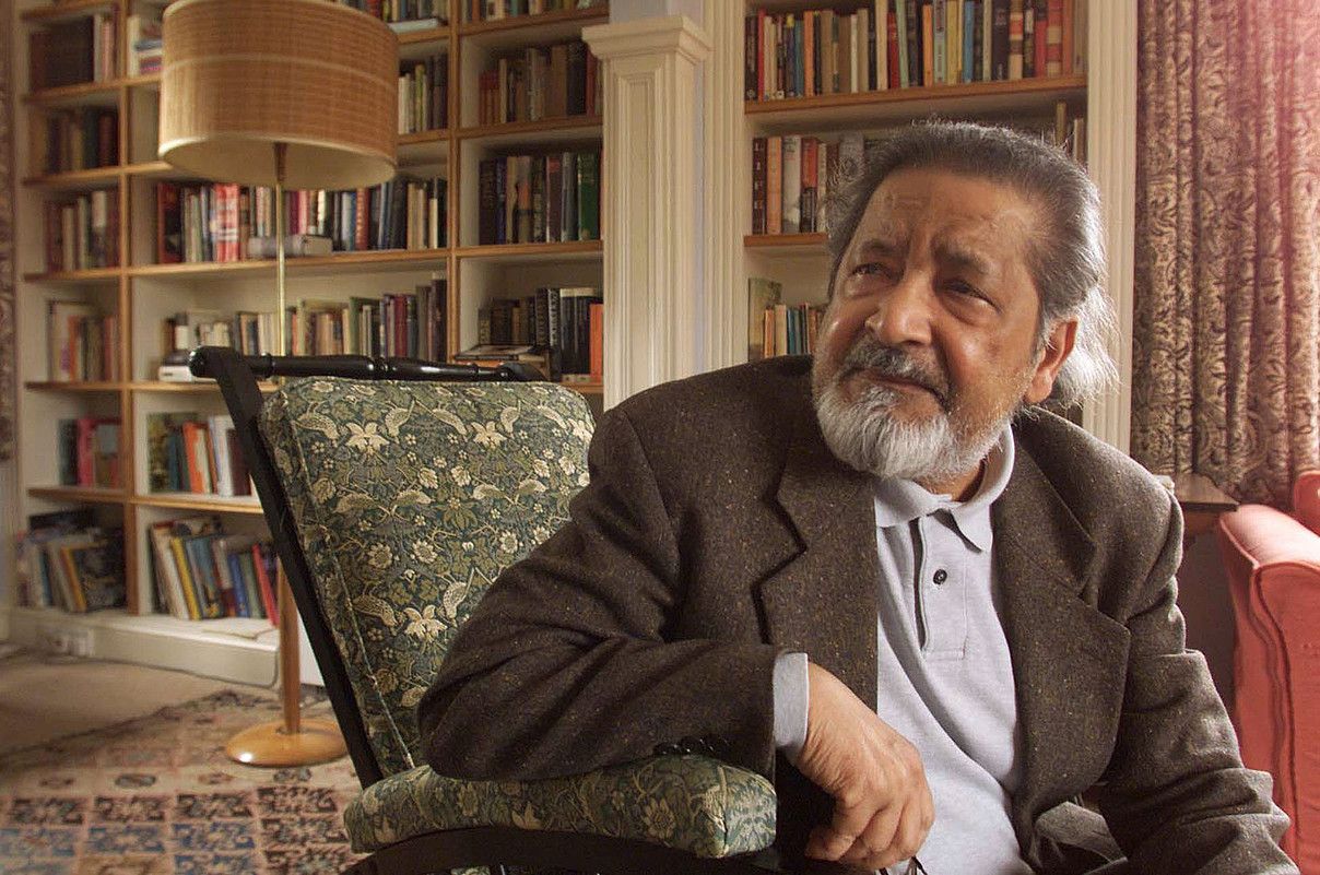 Trinidad eta Tobagon jaio zen Vidiadhar Surajprasad Naipaul idazlea, 1932. urtean; besteak beste, Mimic Men nobelaren egilea da.