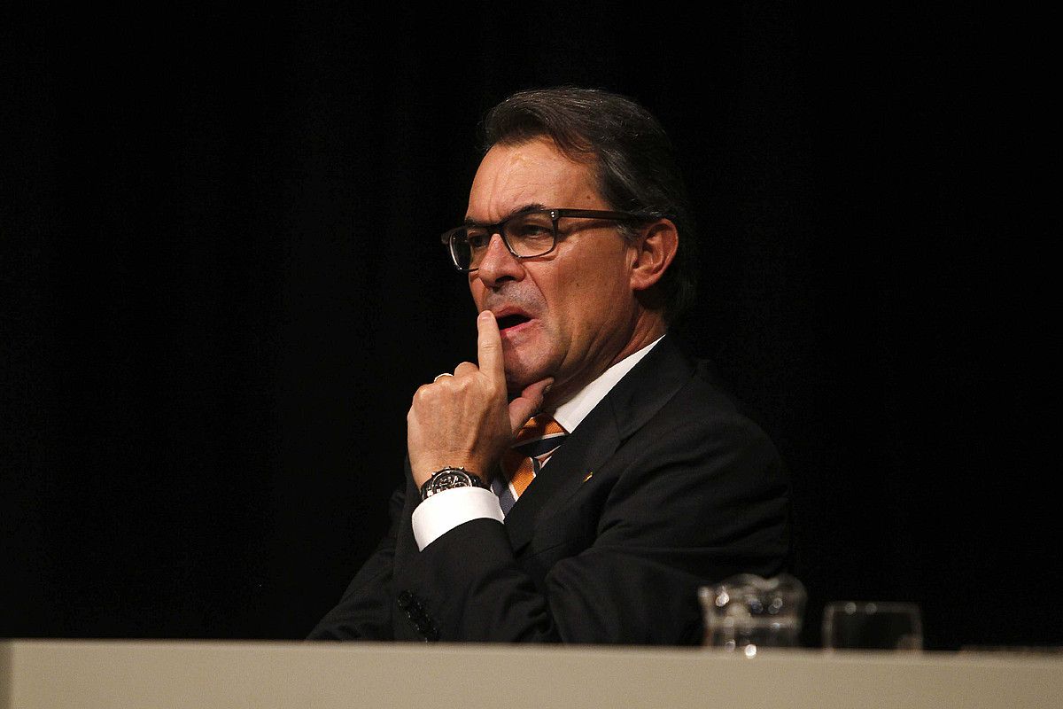 Artur Mas, Kataluniako Trantsizio Nazionalaren Liburu Zuriaren aurkezpenean, irail amaieran. MARTA PEREZ / EFE. Artur Mas, Kataluniako Trantsizio Nazionalaren Liburu Zuriaren aurkezpenean, irail amaieran. MARTA PEREZ / EFE.