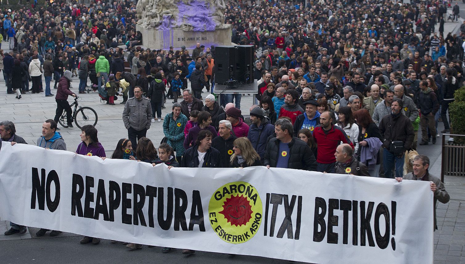 Araba Garoñarik Gabe taldeak Garoña ixteko Gasteizen egindako manifestazio bat, artxiboko irudi batean. RAUL BOGAJO / ARP.