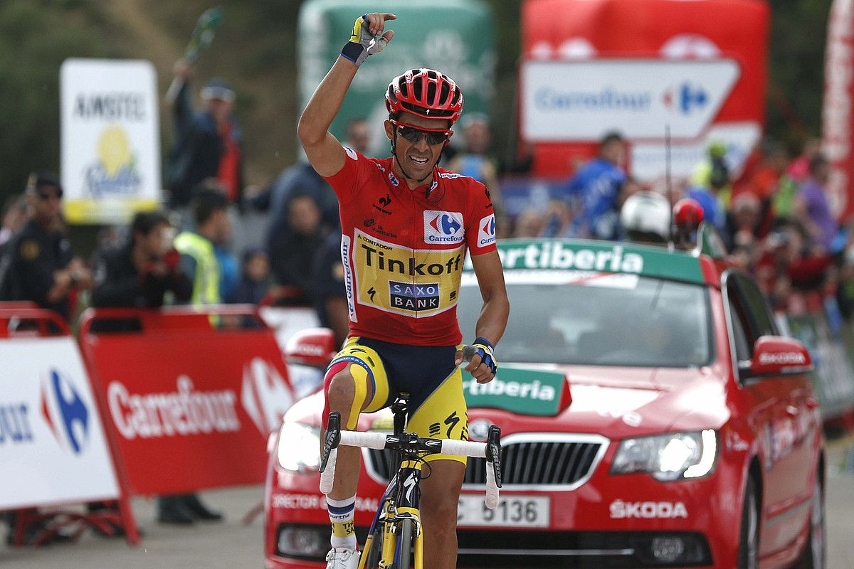Alberto Contador, La Farraponako helmugara iristen, atzo. JAVIER LIZON / EFE. Alberto Contador, La Farraponako helmugara iristen, atzo. JAVIER LIZON / EFE.