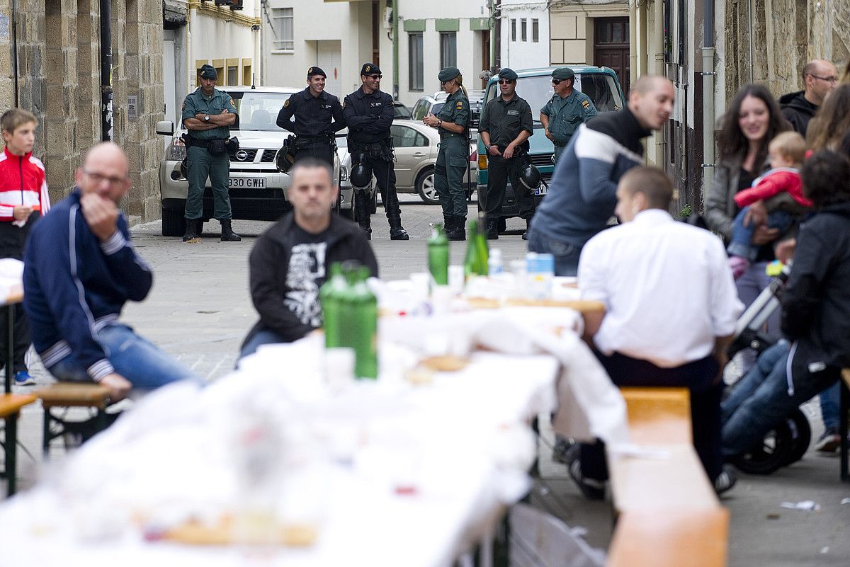 Espainiako Polizia eta Guardia Zibila, iaz, Altsasuko Ospa Egunean. RAUL BOGAJO / ARGAZKI PRESS.