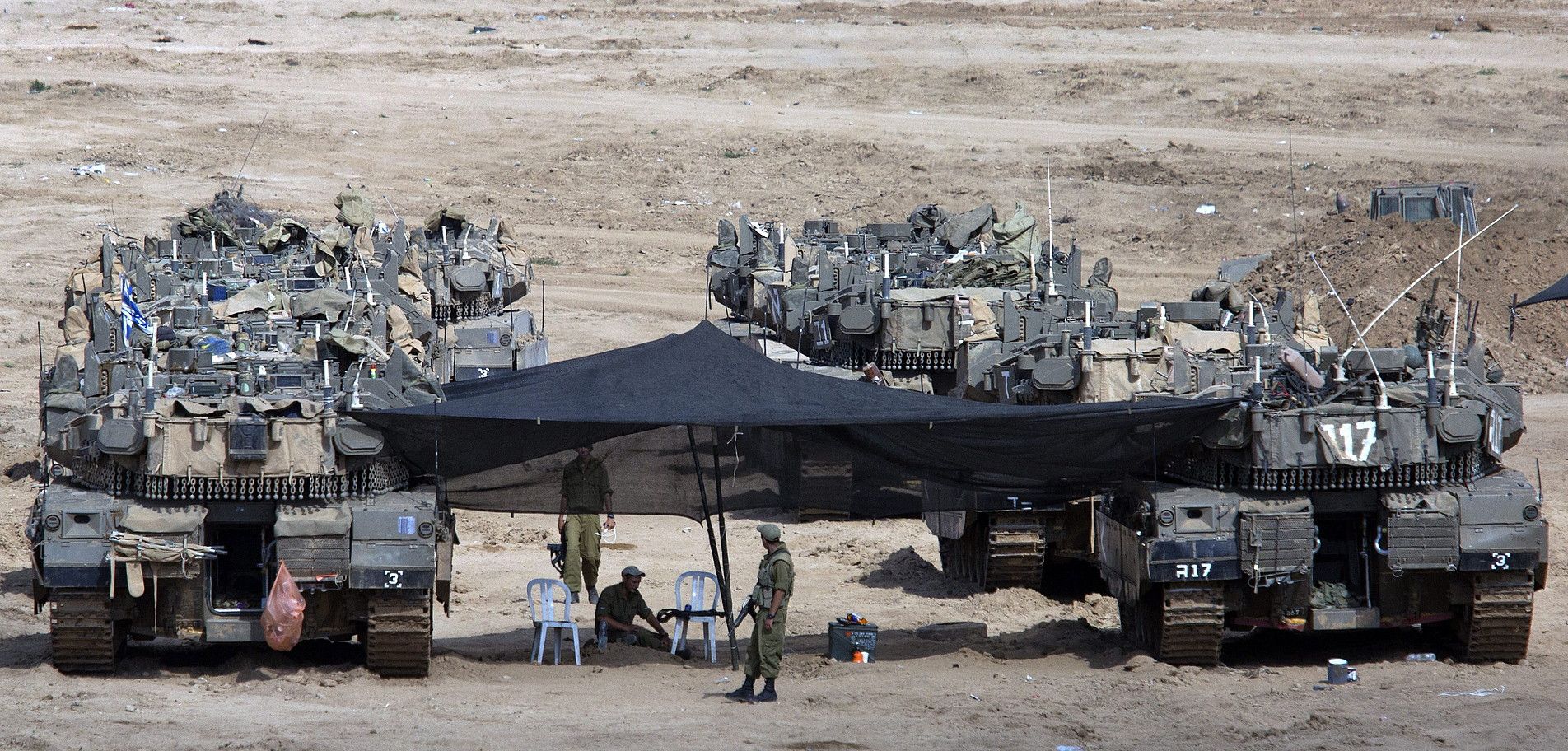 Israelgo soldaduak, Gazako zerrendaren inguruan. JIIM HOLLANDER/EFE.