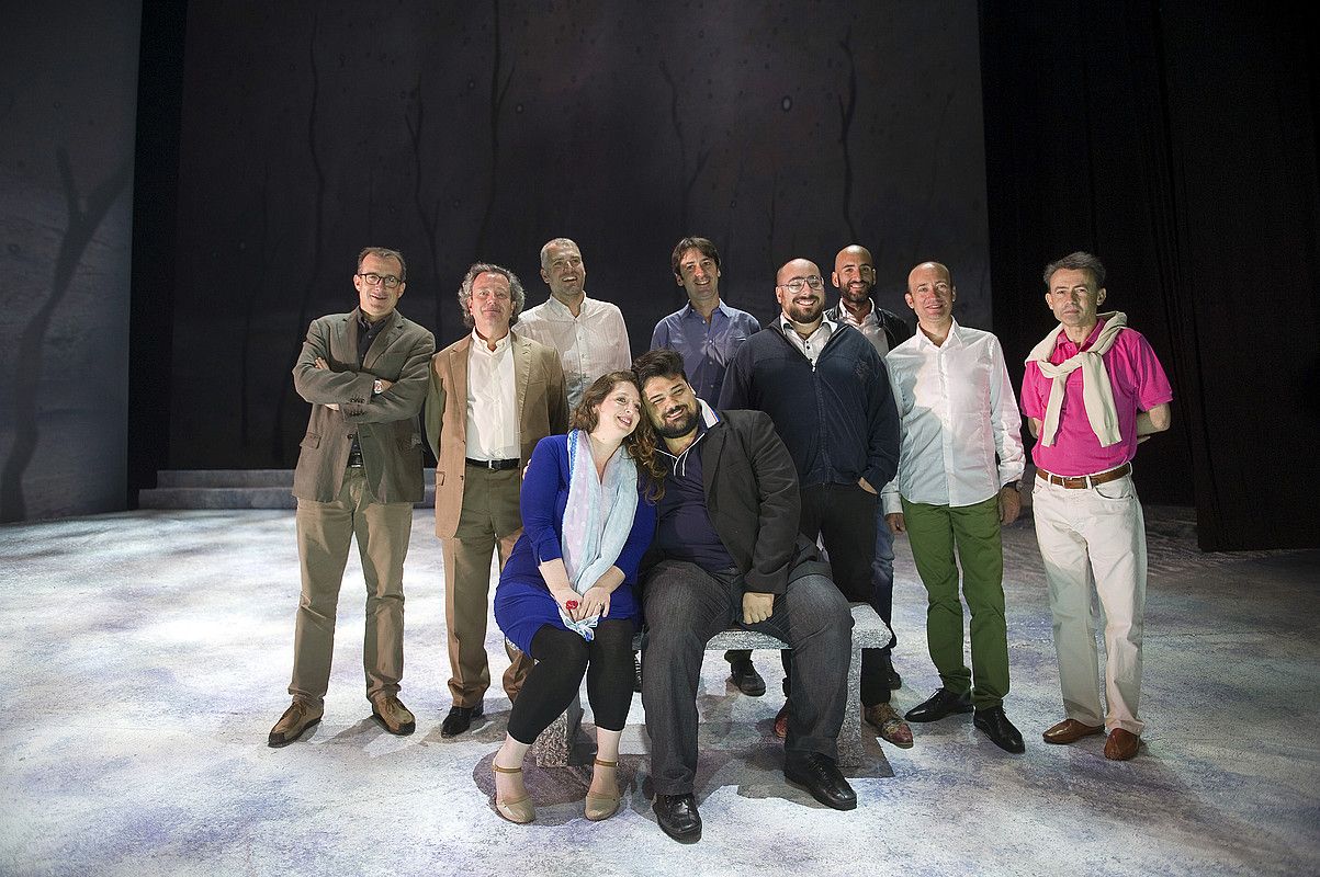 La Bohème operaren emanaldiaren aurkezpena, atzo eguerdian, Donostian. JUAN CARLOS RUIZ / ARGAZKI PRESS.