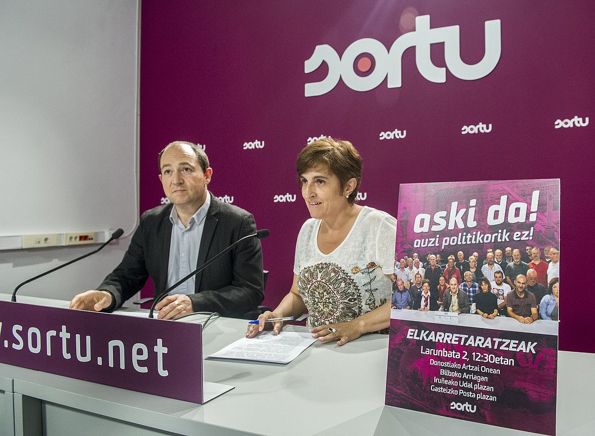Pernando Barrena eta Maite Ubiria, atzo, Donostian. GORKA RUBIO / ARGAZKI PRESS. Pernando Barrena eta Maite Ubiria, atzo, Donostian. GORKA RUBIO / ARGAZKI PRESS.
