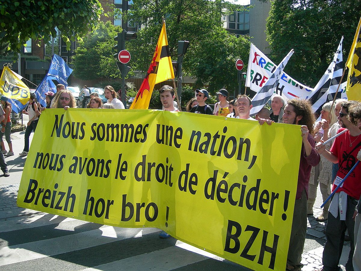 Bretainiaren autodeterminazioaren aldeko manifestazioa, Roazhonen. BREMAN. Bretainiaren autodeterminazioaren aldeko manifestazioa, Roazhonen. BREMAN.