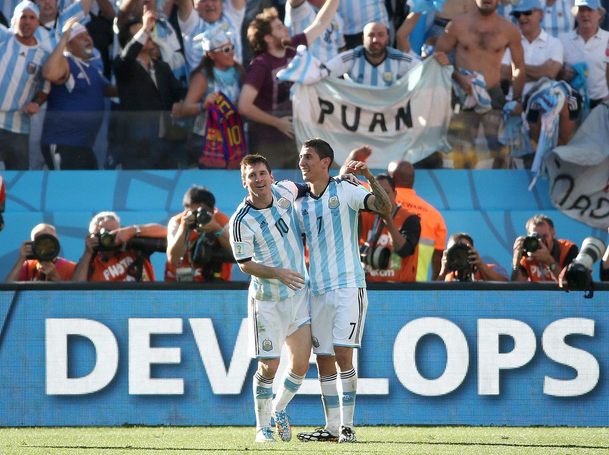 Lionel Messi eta Angel di Maria, Suitzaren aurkako gola ospatzen. D. AZUBEL / EFE.
