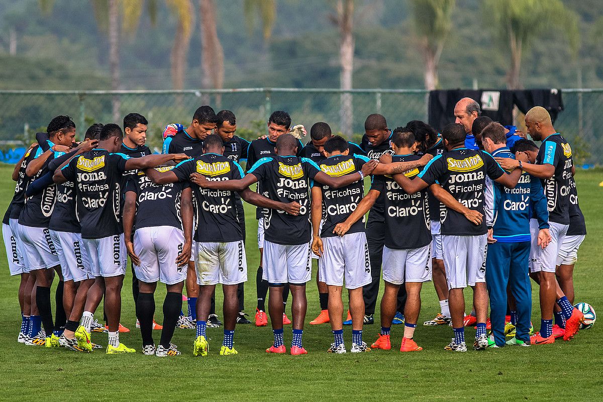 Honduraseko jokalariak, herenegun, entrenamenduaren amaieran. MARCOS MENDEZ / EFE. Honduraseko jokalariak, herenegun, entrenamenduaren amaieran. MARCOS MENDEZ / EFE.